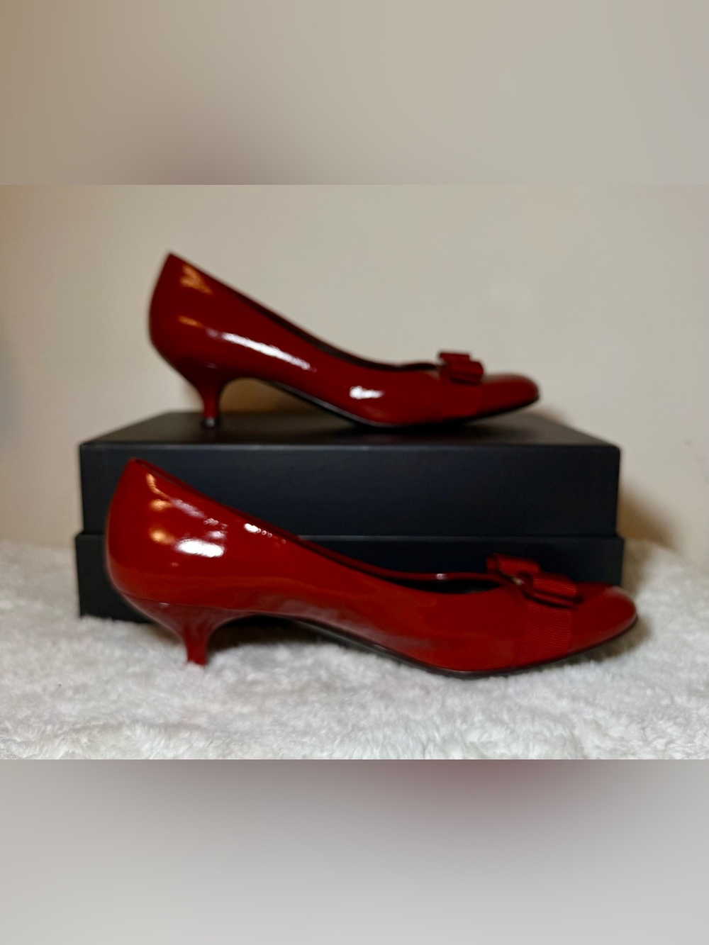 Salvatore Ferragamo Red Patent Vara Bow Mid Heel Pump Like New, Great Condition! - Picture 7 of 9